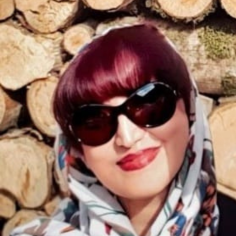 سرکار خانم امیری مدیر شرکت پرتوفود